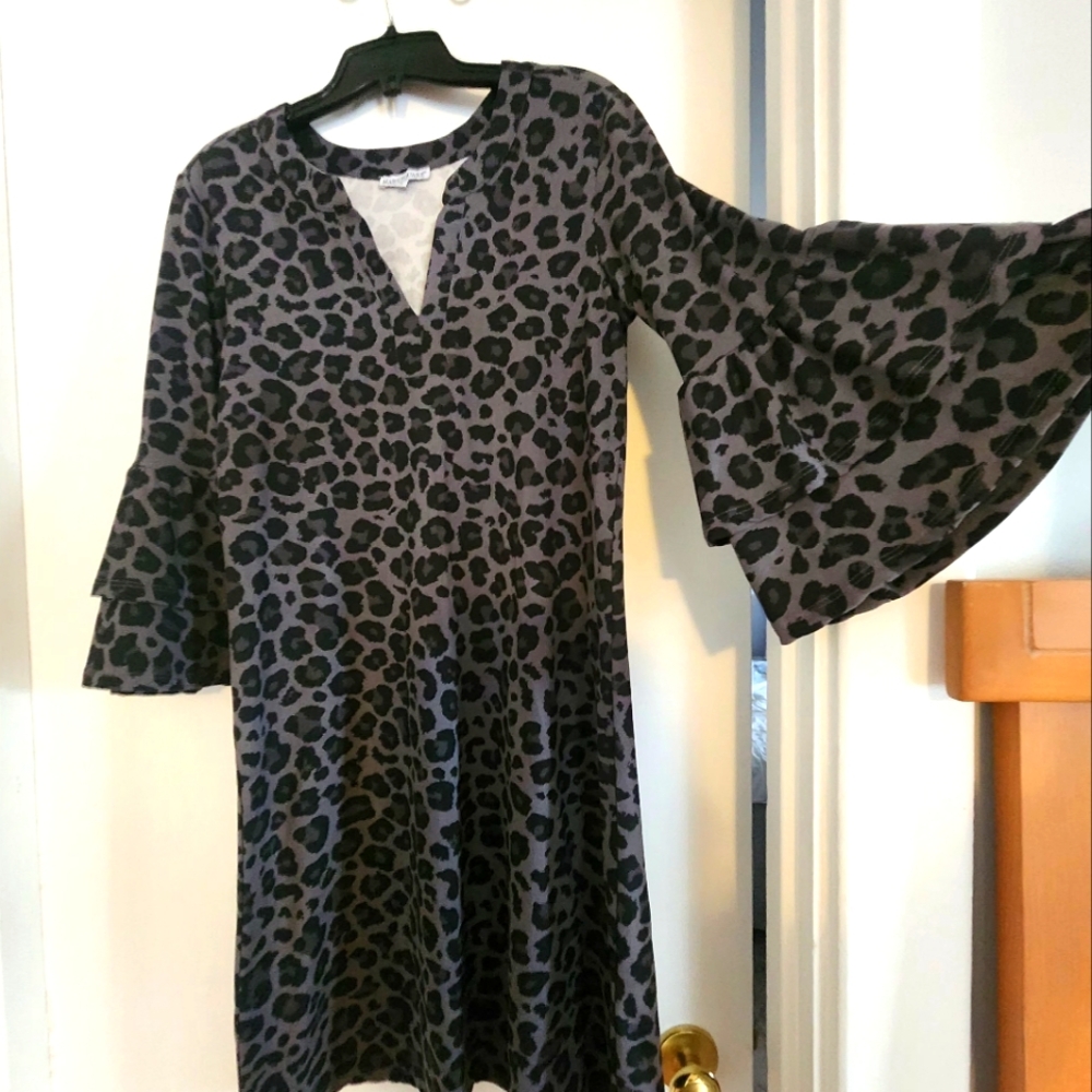 Womens medium leopard print grey and black long sleeve midi dress